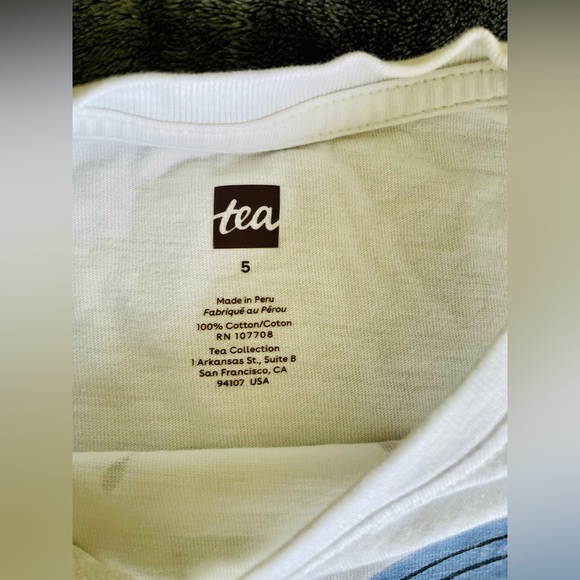 Tea Collection long sleeve shirt, blue and white with a butterfly on the chest - Picture 4 of 4